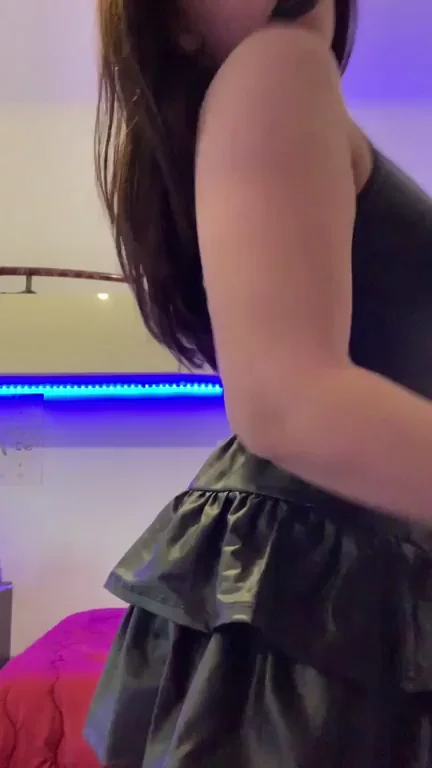 🍑 Craving My Juicy Underbun to Be Devoured Today! 😈