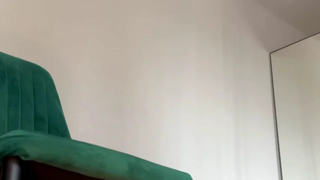 Hotwife's Massive PAWG Ass Smothers Sub Hubby's Face as Her Throne 😈🍑