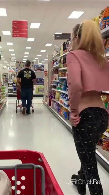 Just looking for chips [gif]