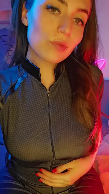 Batwoman Slut Says YES to Cock 😈🦇💦