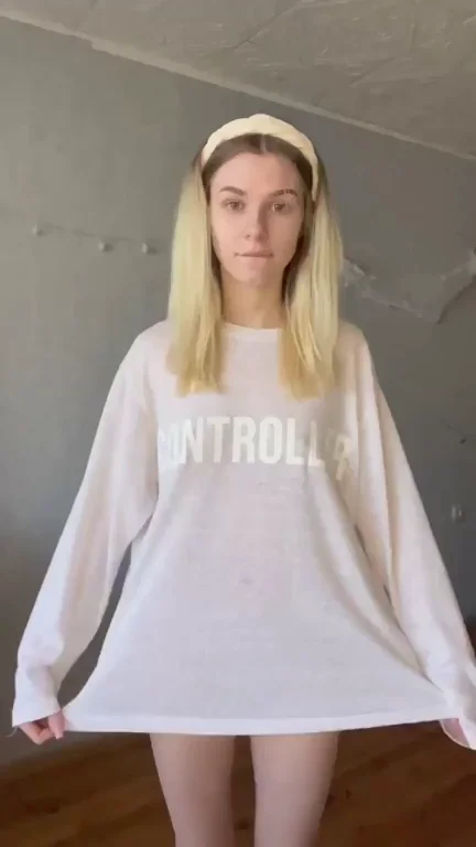 Blonde Bombshell's 2-Second Strip Superpower Unleashed