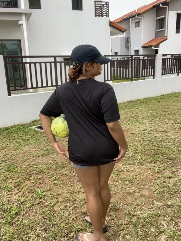 Curvy Babe Teases: Come Feel My Juicy Tits & Ass? 🍑💦