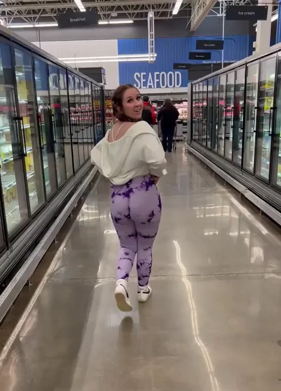 Public Grocery Flash Slut 😈🛒💦