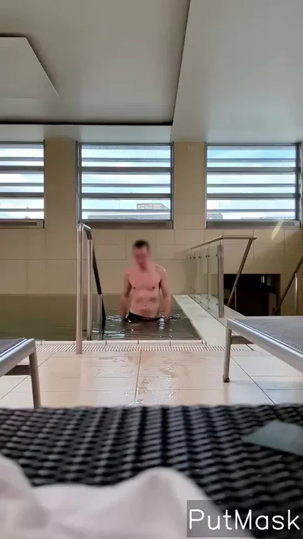 Ich hatte den Hotelpool ganz fÃ¼r mich... und konnte mich nicht beherrschen [M]