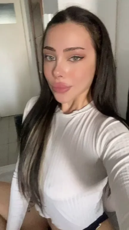 Trophy Slut's Juicy Tits Ready for Your Cum 😈🍒
