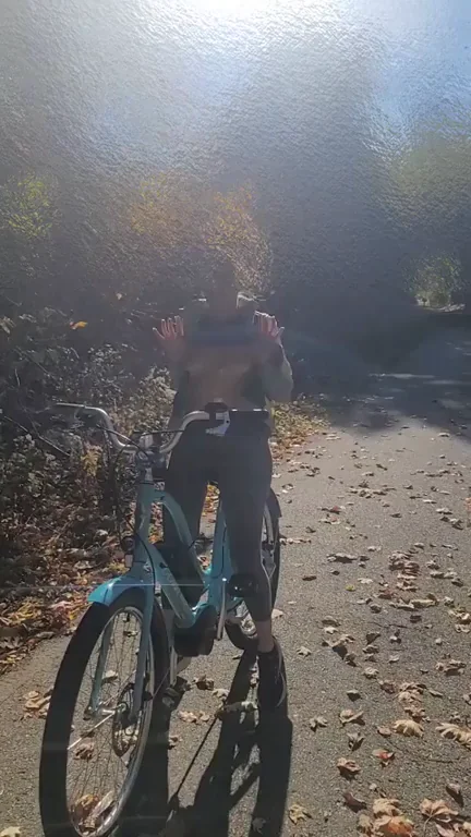 Bikini Babe's Bike Flash: Stranger Scores Epic Eyeful