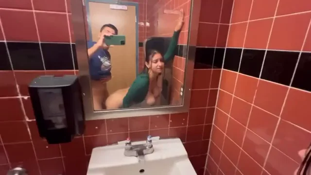 🍆💦 Slamming Pussy in Whole Foods Bathroom 🚽🔥