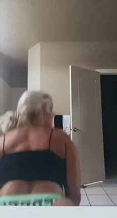 PAWG Blonde Twerks Her Juicy Ass 🍑🔥