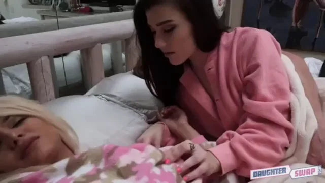 [FMFM] The Sleepover Switch-Up [Jenna Reid, Elizabeth Jolie]