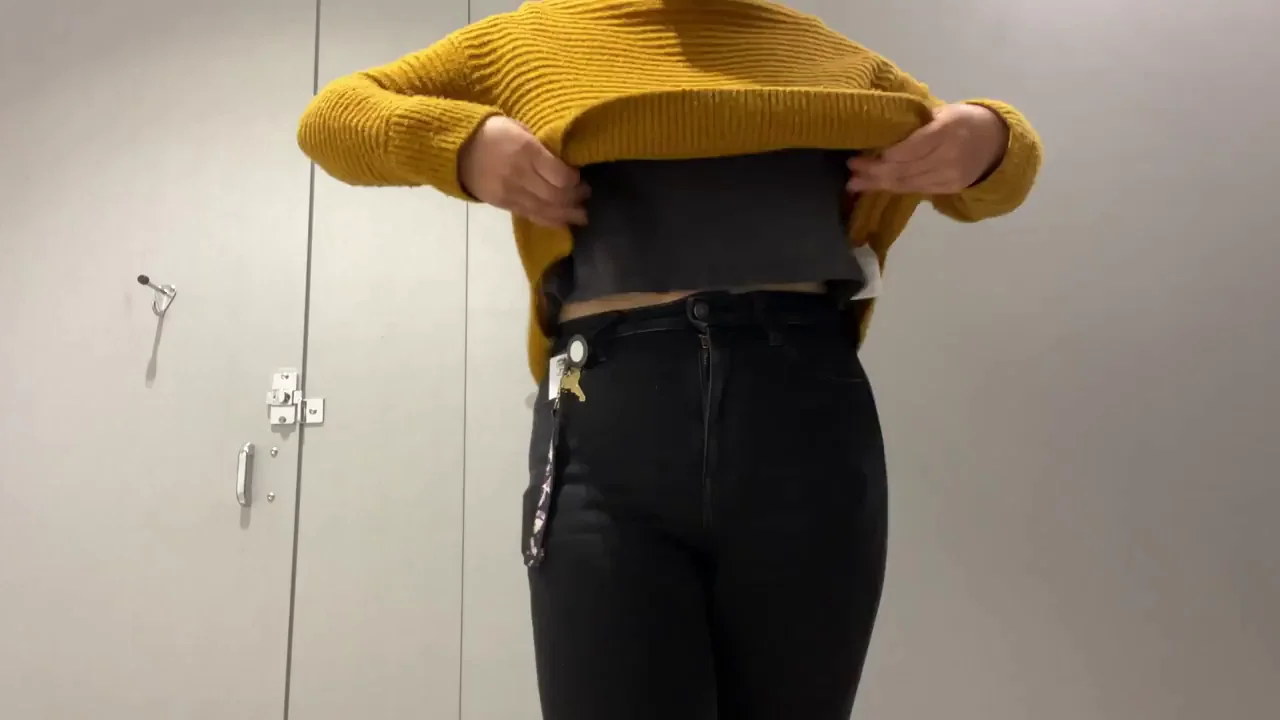 Dinner & Tasty Tit Show in the Work Bathroom 😘🍽️