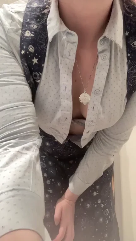 Enjoy some birthday boobies 😁›