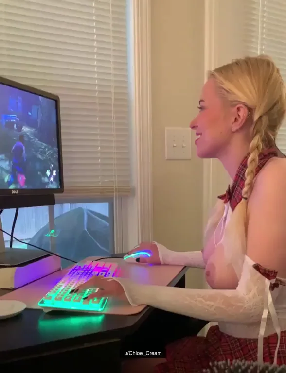 Dead by Daylight Gamer Slut Vibes Her Pussy While Gaming 😈🎮💦