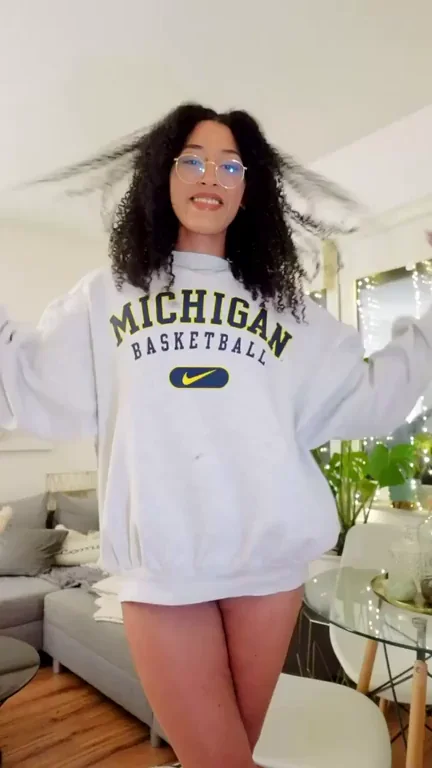 Fuckable Ebony Nerd in Glasses? 😍🖤👓