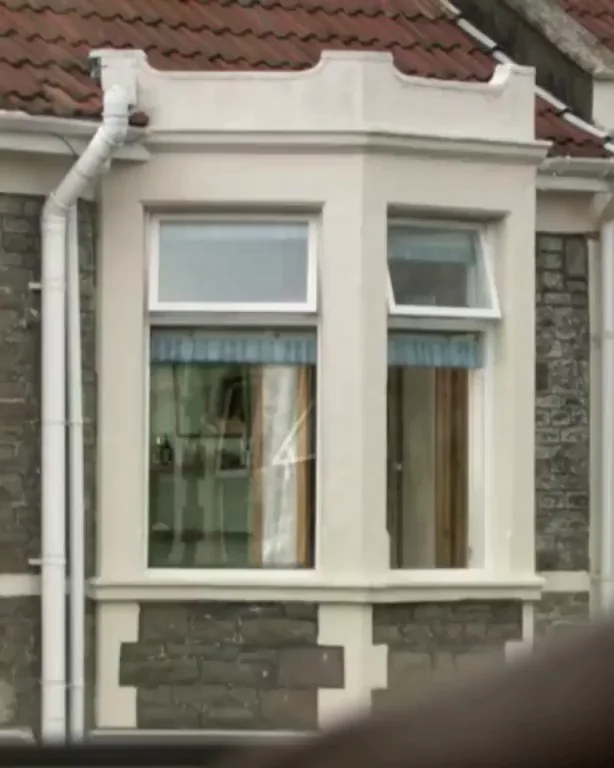 Louise Downie Bare Ass Tease in Skins