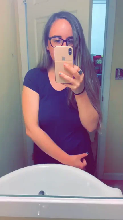 Bra-Less Tease: Massive Tits Spill Out in Mirror Selfie Surprise