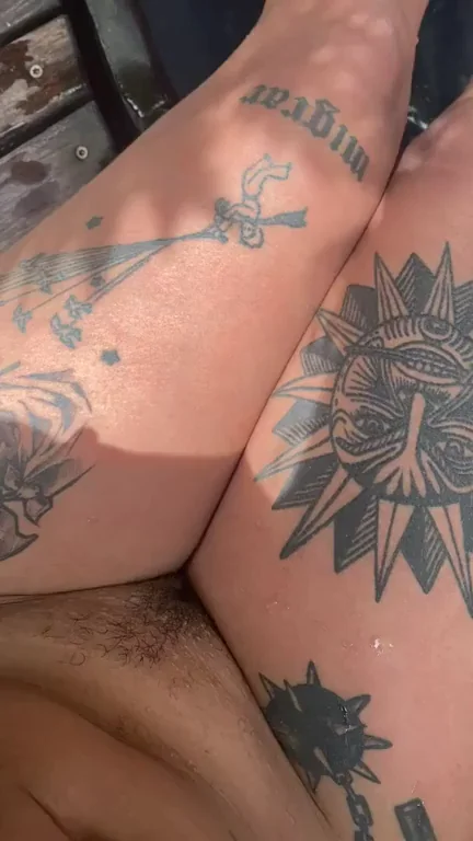 My pussy looks so sexy in the water