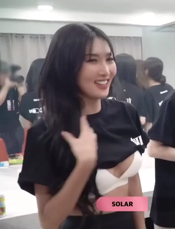 Mamamoo - Hwasa