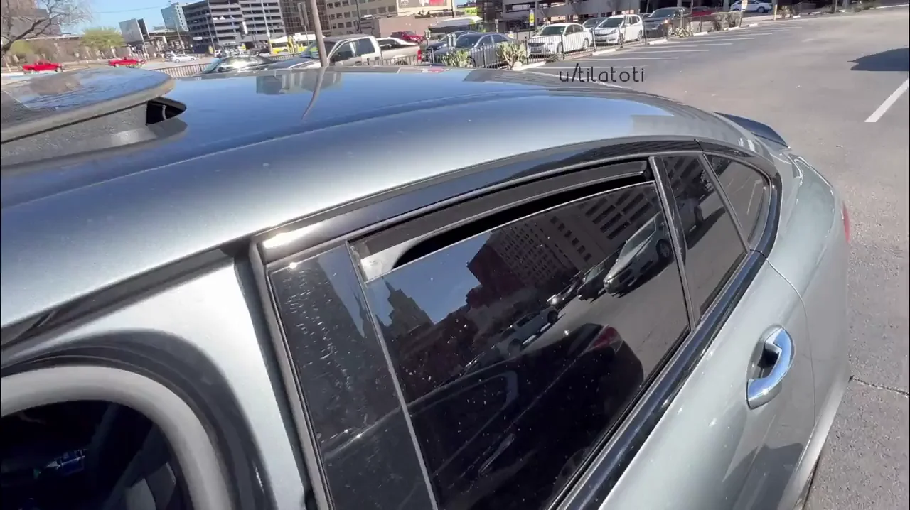 I love sucking white cock in public