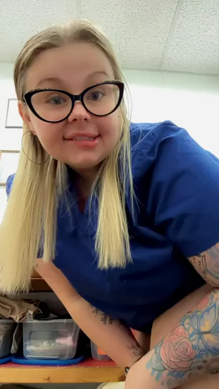 Fuck a coworker Friday 😁‰ go get some bootay ❤🥵