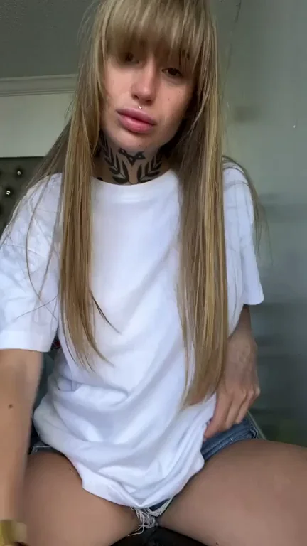 Couldn't Hold Back These Massive Fake Tits Anymore! 💦🍈🍈