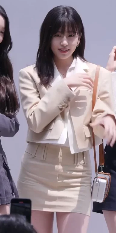 Yujin from IVE Teasing in Tight Skirt 😈👗💦