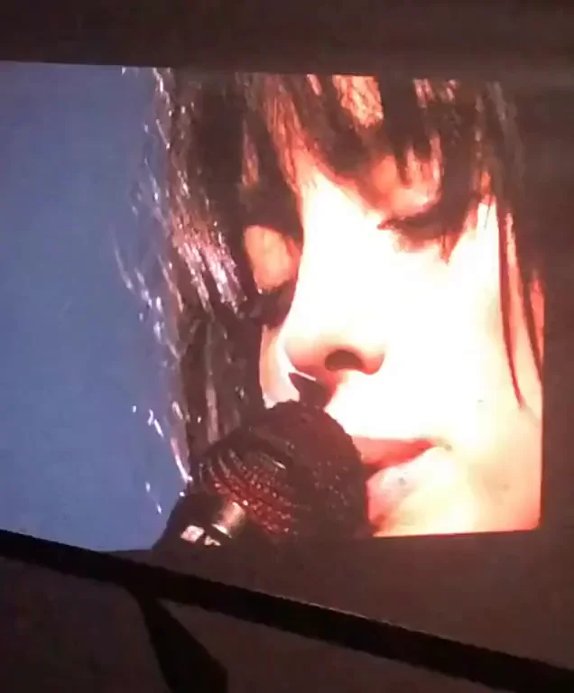 Billie Eilish Lips Wrapped Around That Mic 🍆💋
