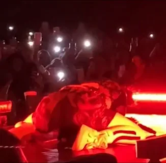 Billie Eilish's Juicy Ass Jiggle on Stage 🔥🍑