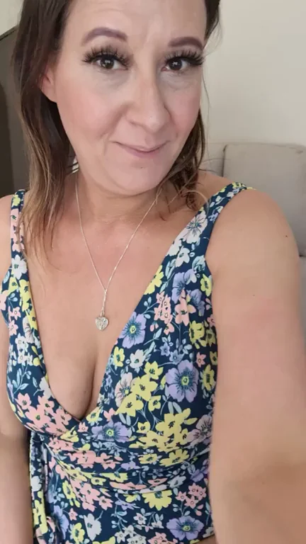 I love being a slutty flashing MILF