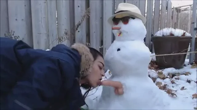 ❄️ Frosty Cock Sucking Slut in the Snow ⛄🍆