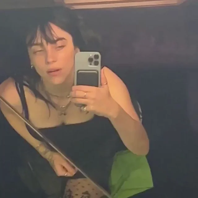 Mirror selfie vid