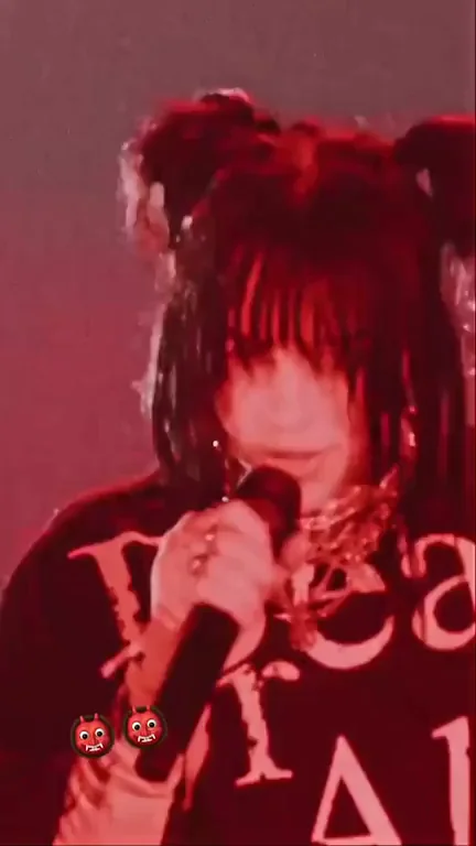 Billie Eilish Rocks Stage in Tight 'DEAD' Tee 😈🎤