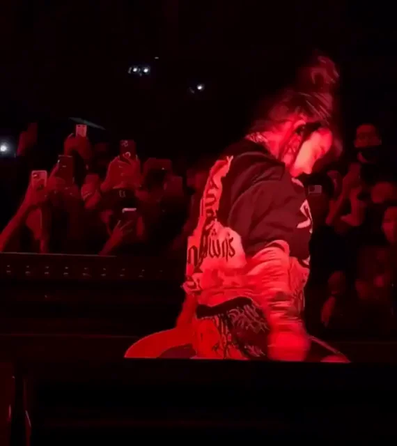Billie Eilish's Slutty Squat: Best Ass View from the Pit