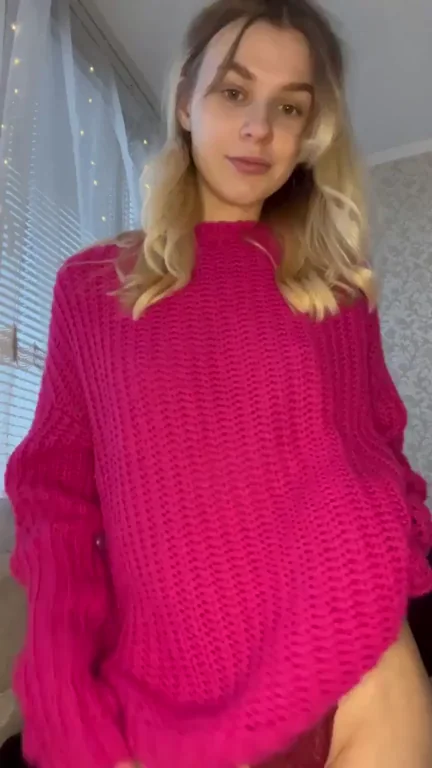 Naughty 19F Flashes Tits for Strangers, Mom's Rules Be Damned