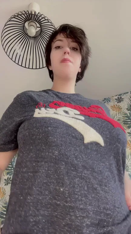 Bouncing what mama gave me ðŸ¥° [GIF]
