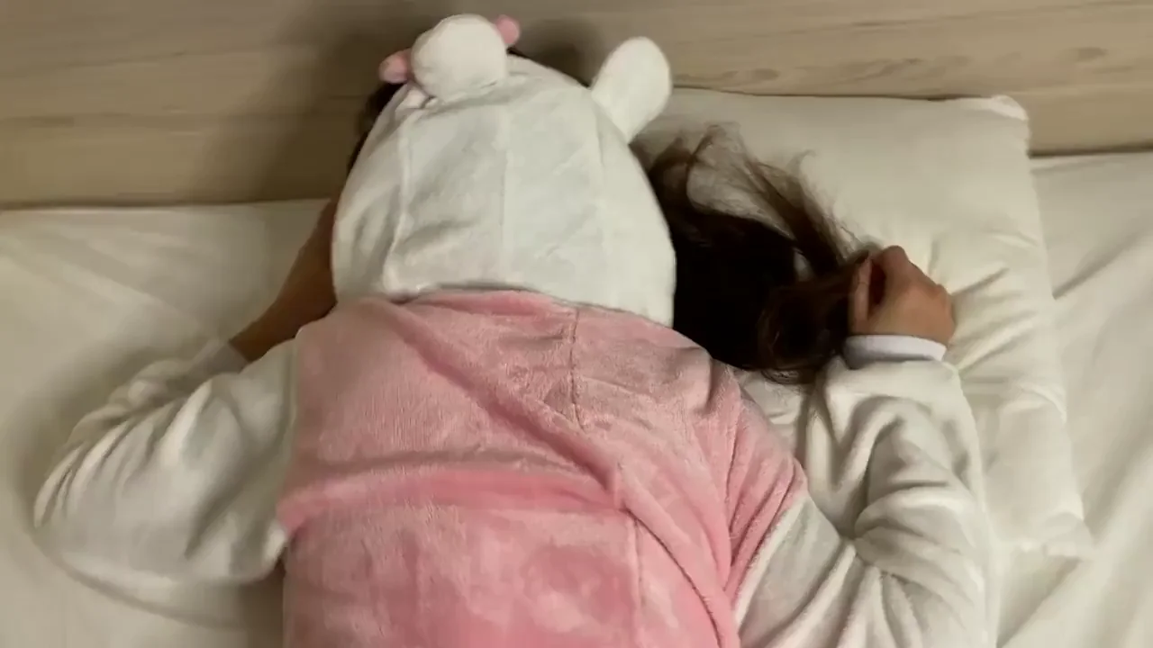Amateur Girl Pajama Taken Off Bubble Butt Fucked