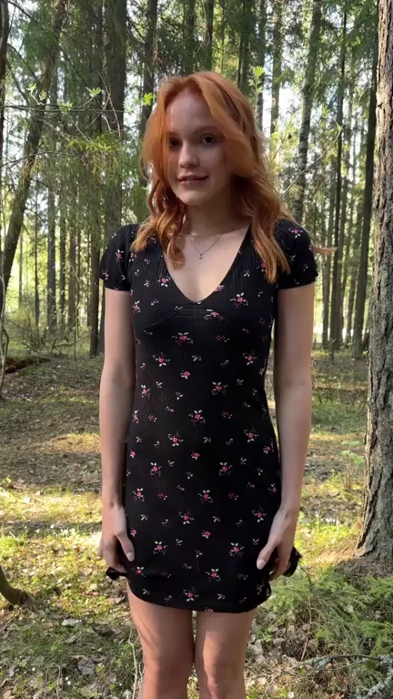 Lifting a skirt in nature is a special thrill!😁