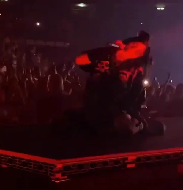 Billie Eilish Tits Bouncing Wild on Stage