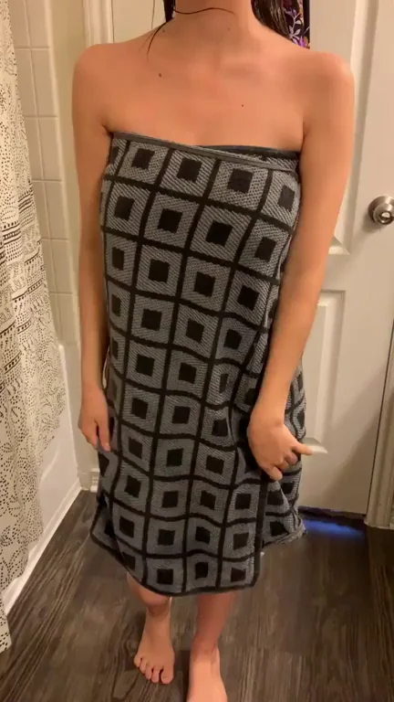 Towel Drop Tease: Steamy Shower Slut Reveals Dripping Curves