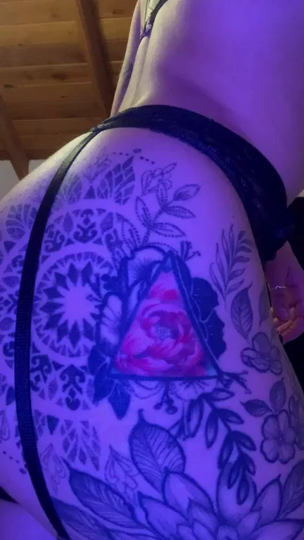 Juicy Booty Tease & Rear Pussy Peek 😈🍑💦