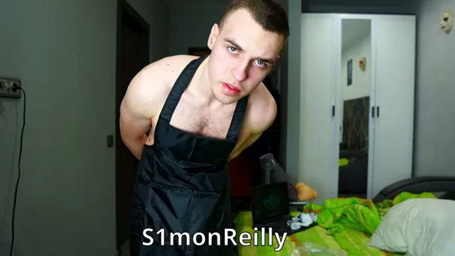 Ð¡hef with his signature uncut dish is here. Dinner time