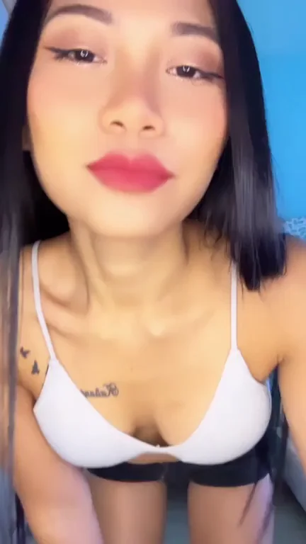 🔥 Asian Teen's New Finger Trick Tease 👆💦