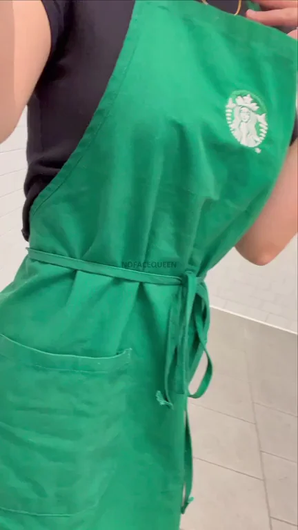 Horny Starbucks Slut Needs Your Hand on Her Fat PAWG Ass 👆🍑🔥