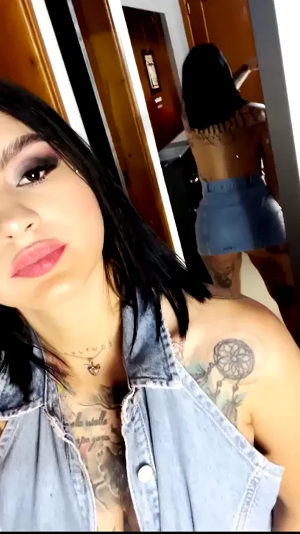 Jiggly Ass Cakes Ready to Clap on Your Face or Cock