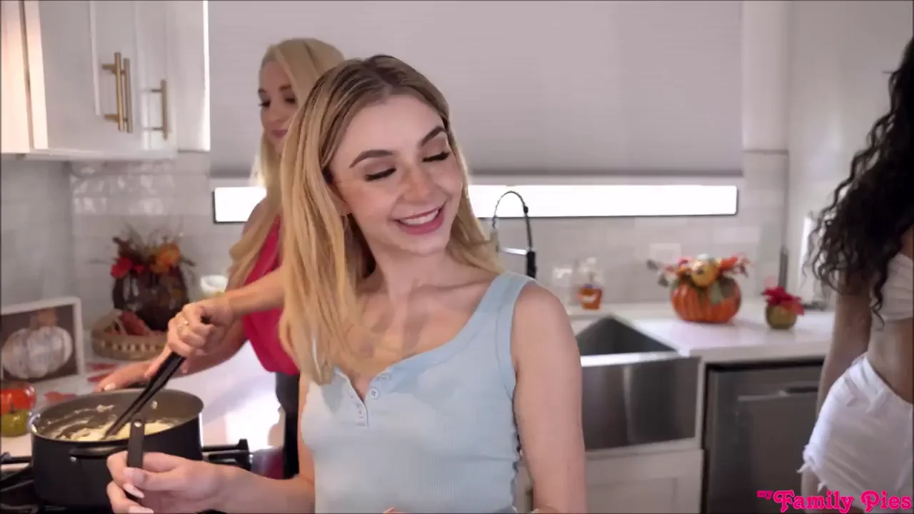 [Liz Jordan, 21 & Demi Hawks, 23] Stuffing My Stepsister For Thanksgiving