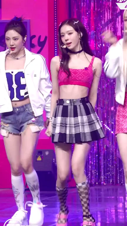 🔥 aespa Winter's Slutty Plaid Skirt Tease on Stage 💦
