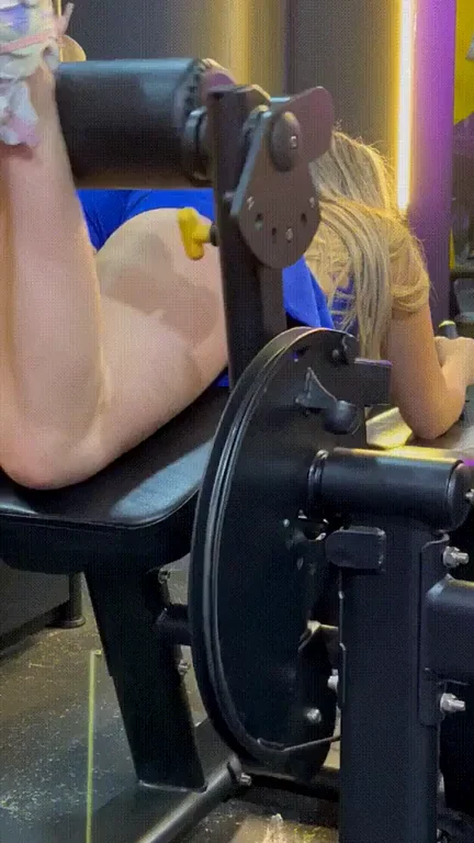 Gym Slut Teases on Leg Press: Grope Me While I Pump