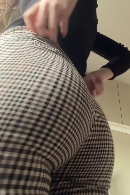 Hate Pants? Watch This Juicy Ass 🍑 Drop 'Em!