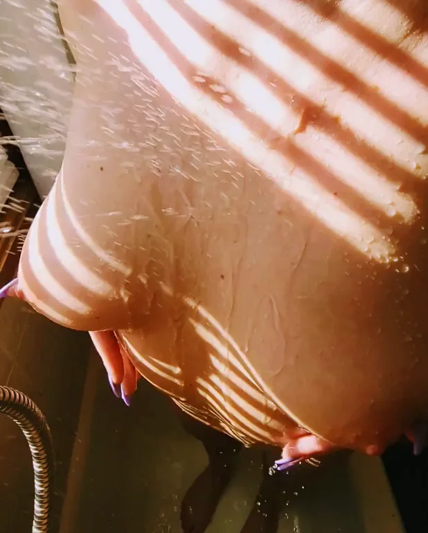 Steamy Shower Slut Fun 💦🍑🔥