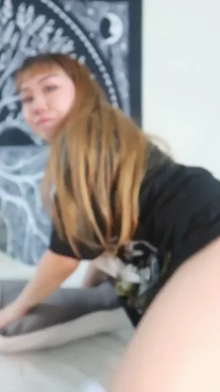 I would love to feel your tongue in my fat Asian pussy