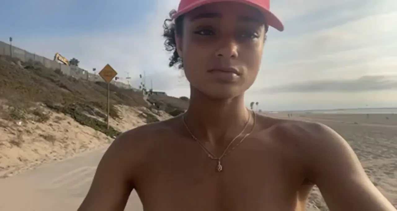 Beach time [F][Gif]